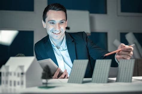 what do solar sales reps do
